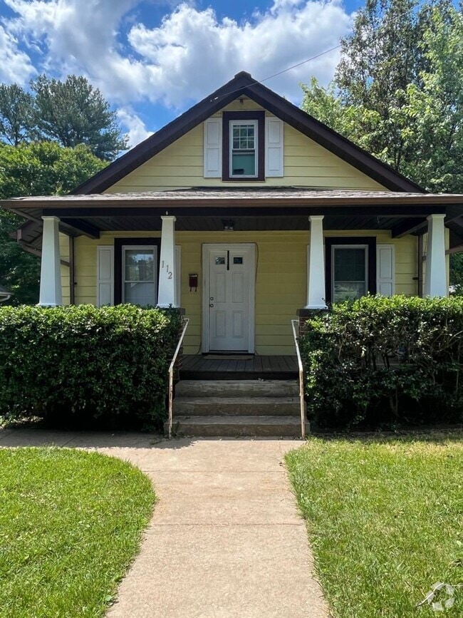 Building Photo - 112 Oak St