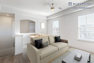 Building Photo - 1000 Lupine