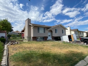 Building Photo - 521 W 400 N