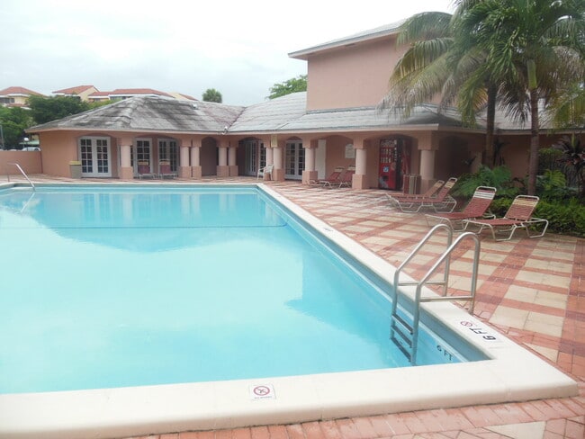 Foto del edificio - 8255 SW 152nd Ave