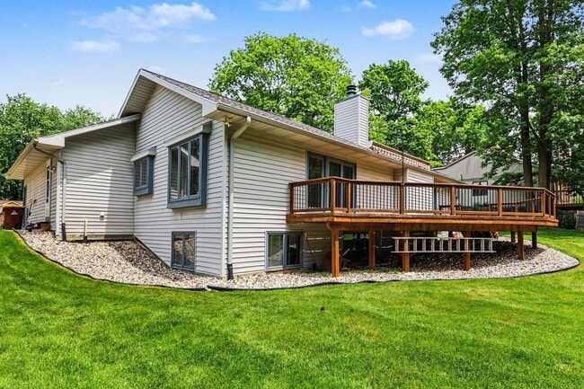 Building Photo - 5649 Woodstock Dr