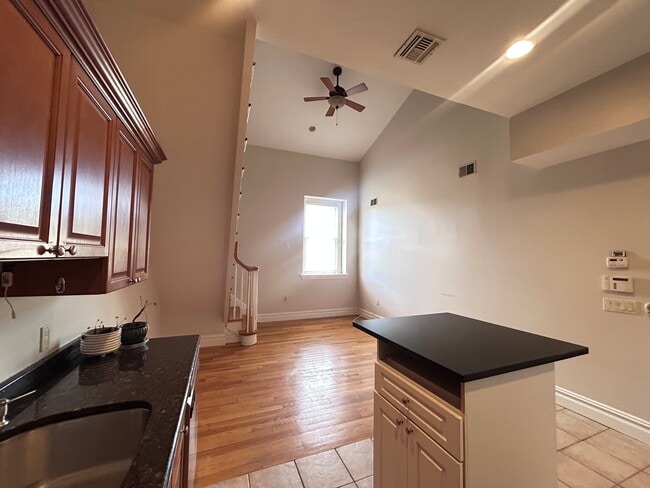 Building Photo - 1 John St