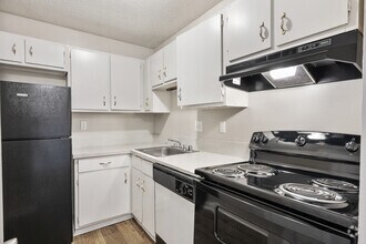 Interior Photo - Center Pointe