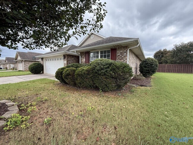 Building Photo - 211 High Green Dr