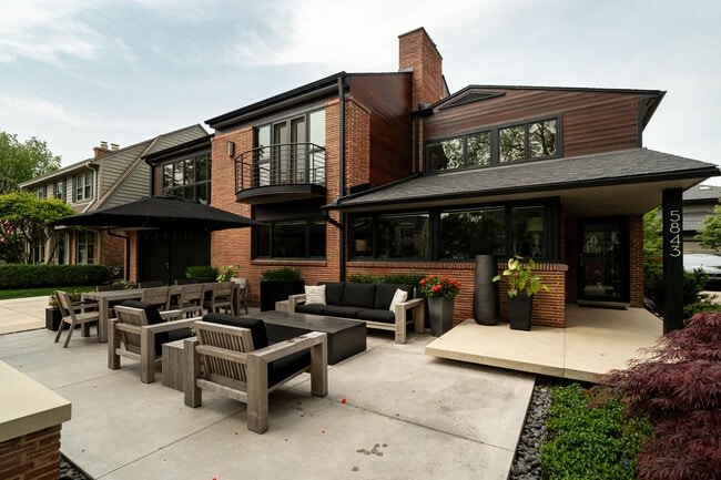 Building Photo - 5843 N Maitland Ct