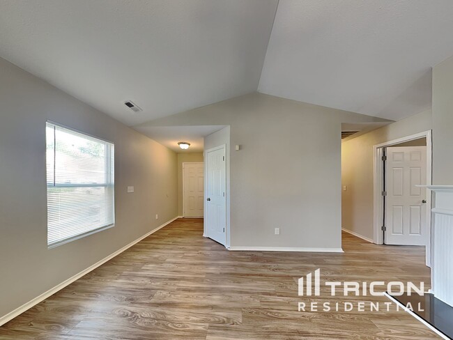 Building Photo - 1701 Hollybrook Ave