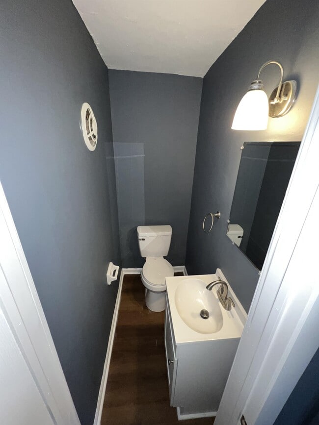 Building Photo - 455 S Napoleon Ave