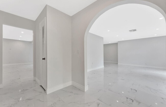 Foto del edificio - 10251 NW 39th Ct