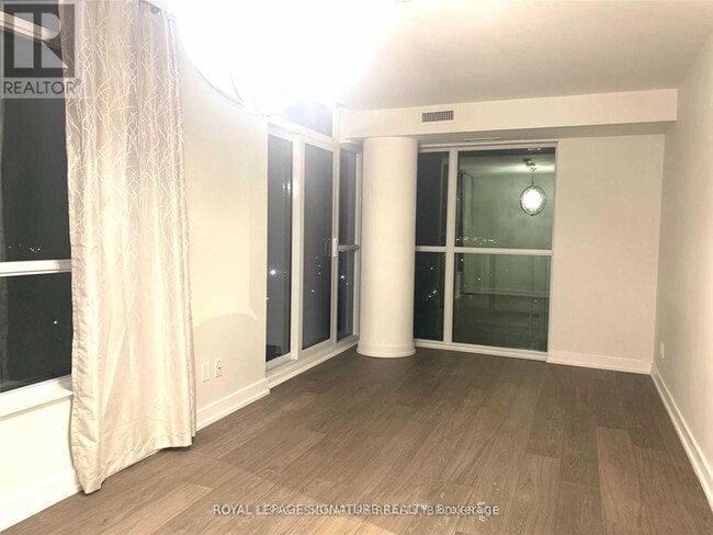 Building Photo - 8 Trent Ave