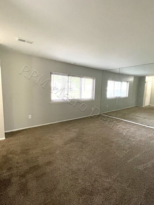 Foto del edificio - 23560 Lahser Rd