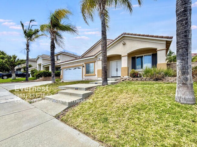 Building Photo - Beautiful 3-Bedroom Home with Fireplace an...