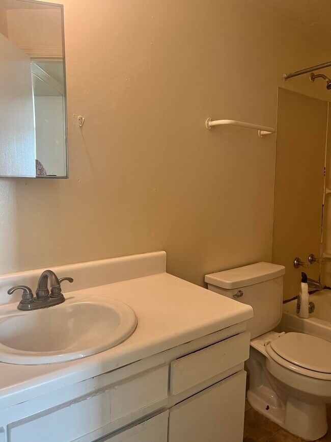 Building Photo - 1219 N Duval St