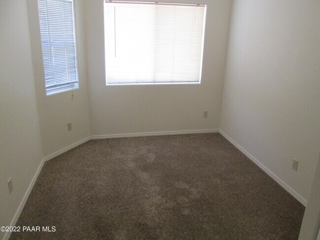 Foto del edificio - 3213 N Hedgewood Dr