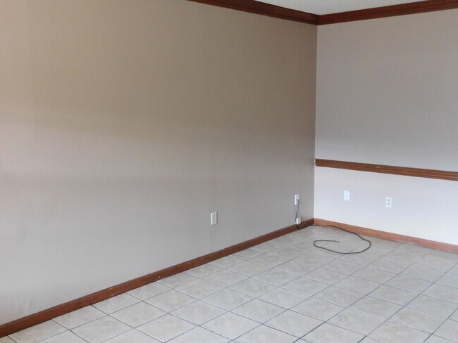 Building Photo - ****JUST REDUCED****3270 Edenshire Lane Ho...