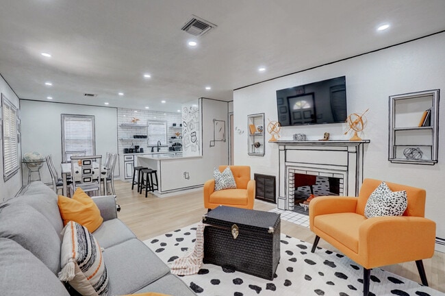 Livingroom/Kitchen - 301 SE 19th St