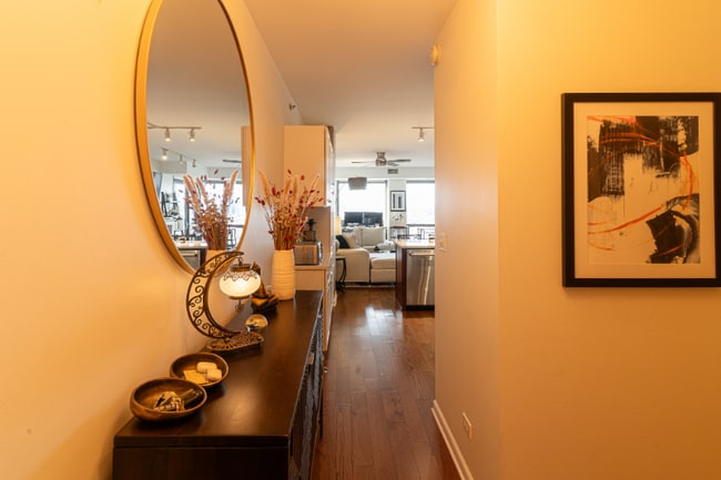 Building Photo - 1212 N Wells St