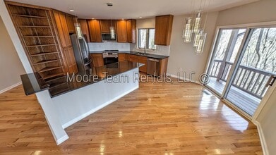 Building Photo - 1020 High Vista Dr