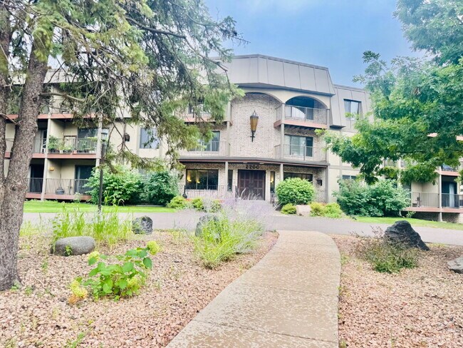Building Photo - Furnished Chic & Spacious 2BR/2BA Condo Oasis in St. Louis Park – 1,160 Sq Ft of Modern Living!