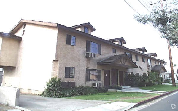Building Photo - 1721 Elliott Dr