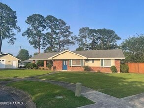 Building Photo - 101 Boxwood Dr