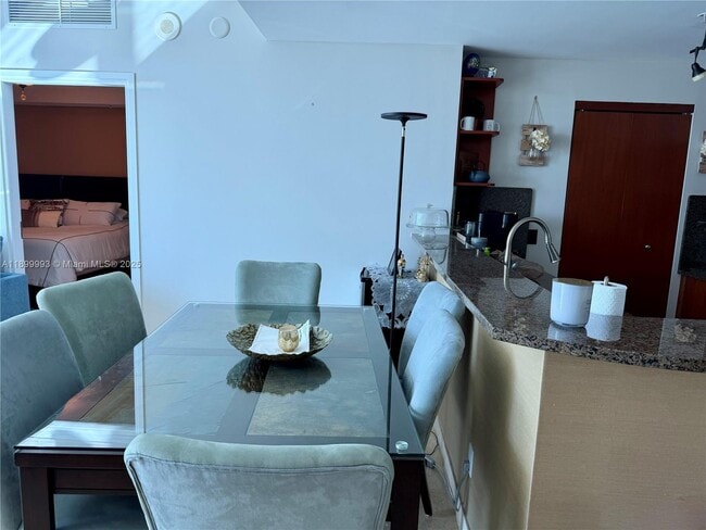 Building Photo - 300 S Biscayne Blvd