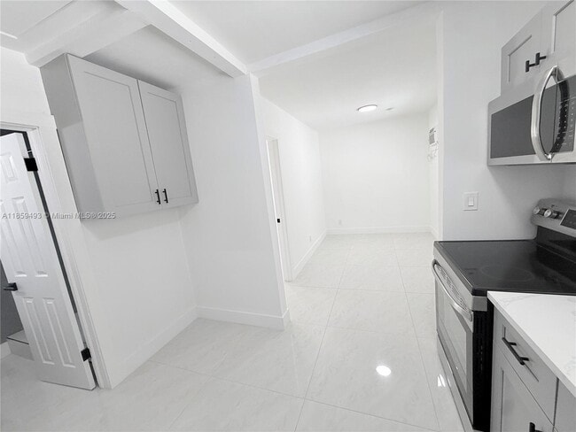 Building Photo - 254 E Dania Beach Blvd