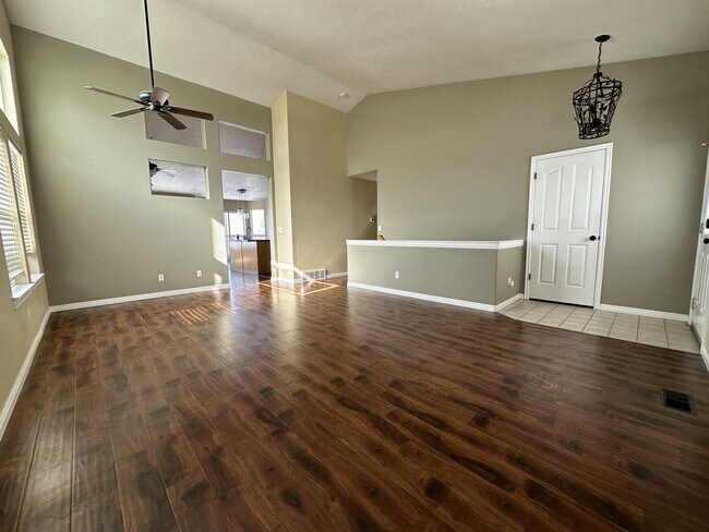 Building Photo - 113 Manilla Dr