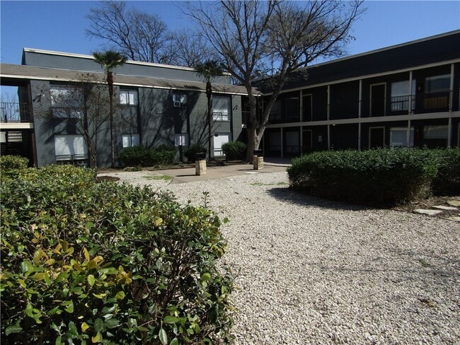Building Photo - 1706 Patton Ln