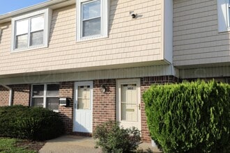 Building Photo - 1405 Silver Ct