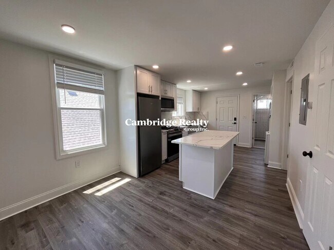 Building Photo - 336 Lowell St