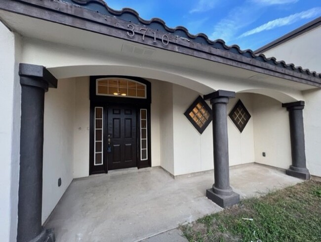 Building Photo - Cuatro Vientos North Phase