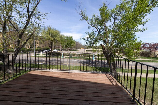 Foto del edificio - 222 Virginia 3 bed 2 bath apartment in historic Cathedral Hill neighborhood