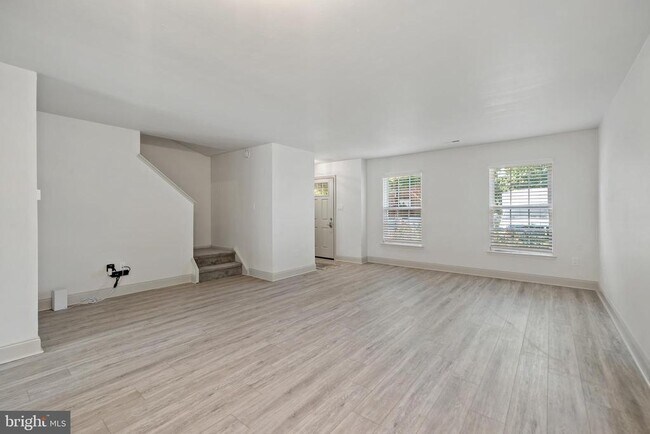 Building Photo - 172 Kenton Dr