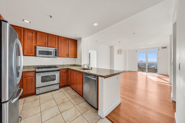 Building Photo - 423 7th St