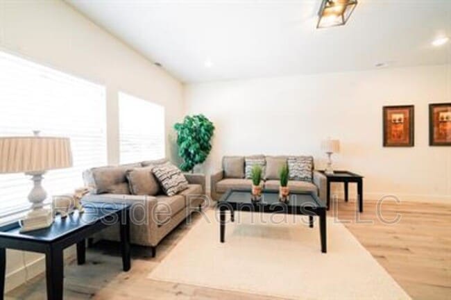 Foto del edificio - 220 Spring Creek Pkwy