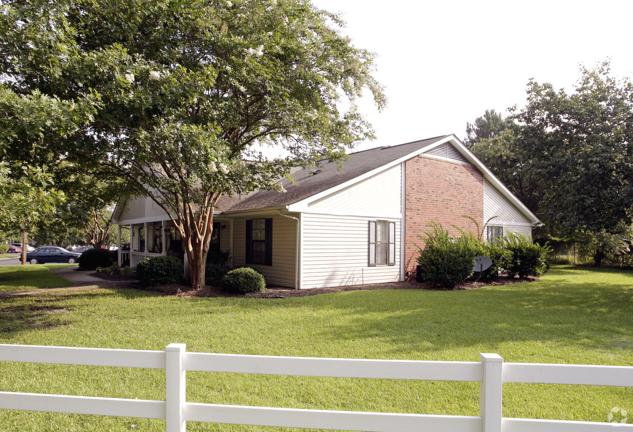 Primary Photo - Marion Manor Apartments