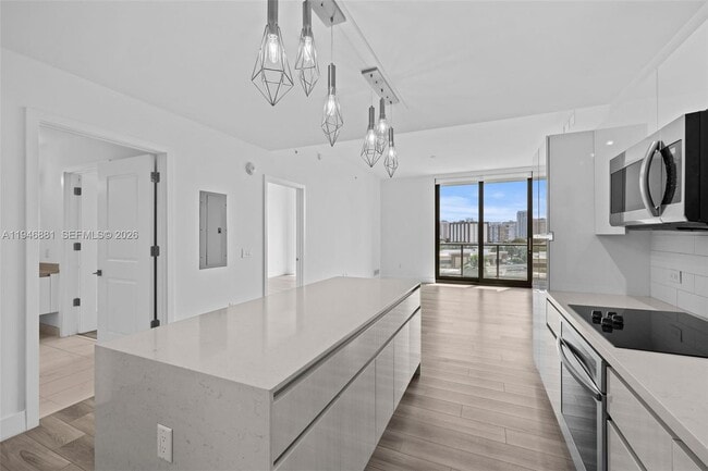 Foto del edificio - 101 Diplomat Pkwy