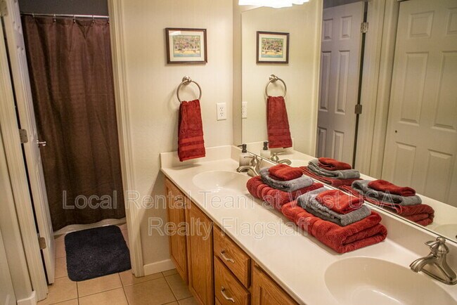 Foto del edificio - 2439 W Silverton Dr