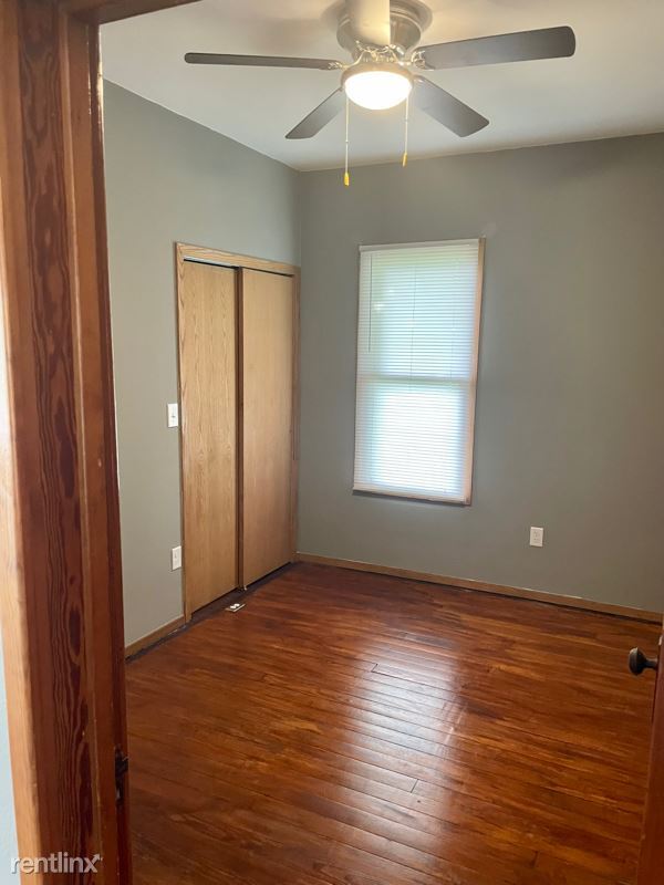 Building Photo - 3 br, 1 bath House - 315 E Elm street