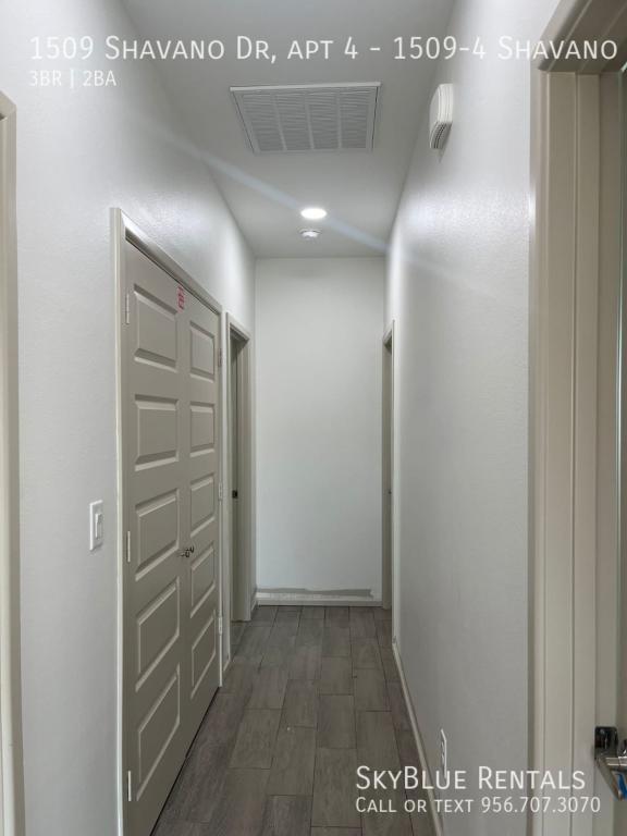 Building Photo - 1509 Shavano Dr