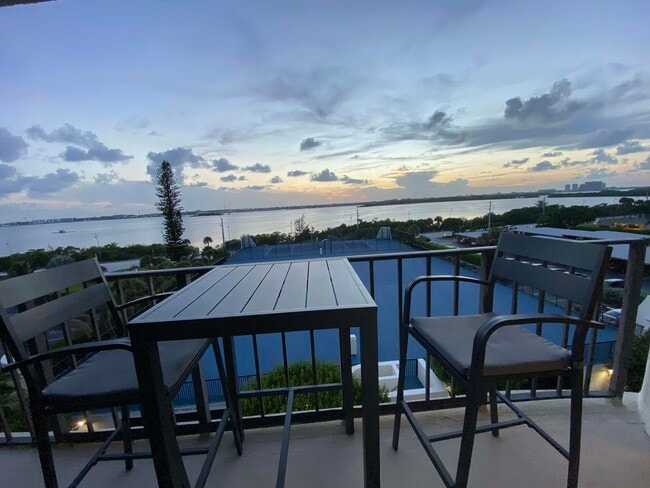Building Photo - 5420 N Ocean Dr