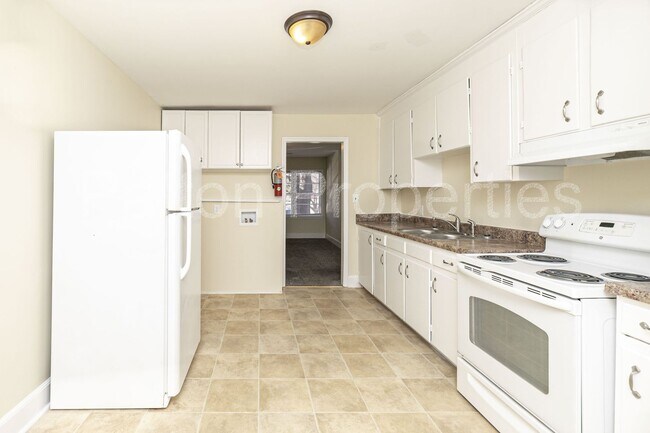 Building Photo - 4622-4624 Arlington Street - Inside CoC - R09216-08-01