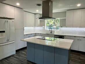 Building Photo - 4909 Hope St