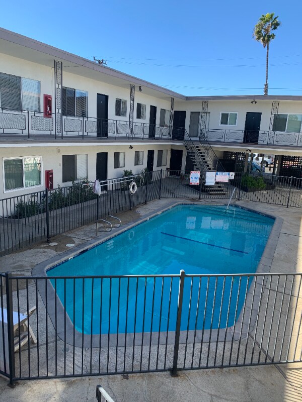 Foto principal - 20912 Amie Ave