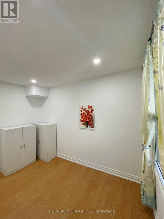 Building Photo - 48 Torrens Ave