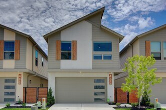Building Photo - 462 S Centro Cir