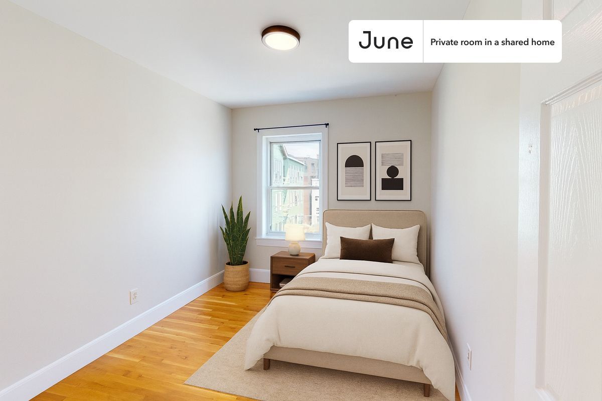 Foto principal - Room in Shared 4 bed/2 bath home