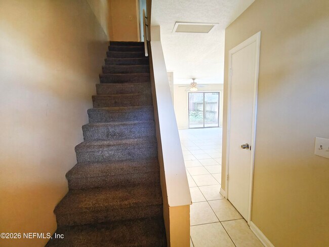 Foto del edificio - 6028 Duclay Rd