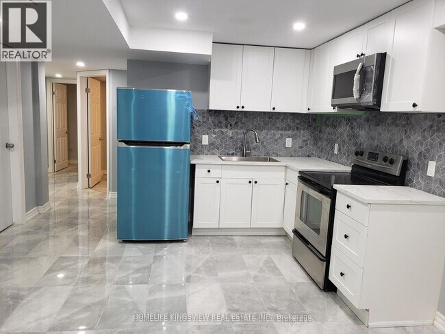 Building Photo - 24 Weston Crescent