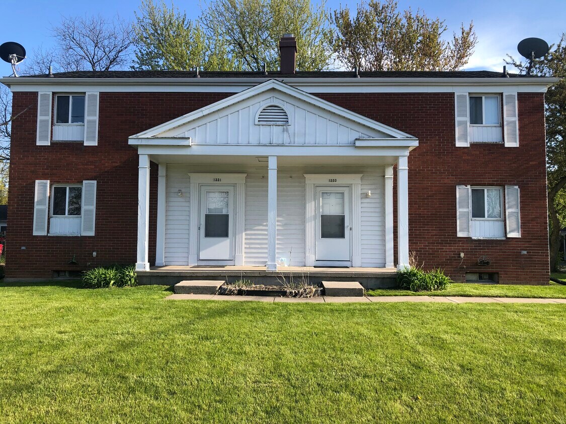 1333 W Lake Lansing Rd, East Lansing, MI 48823 Townhome Rentals in